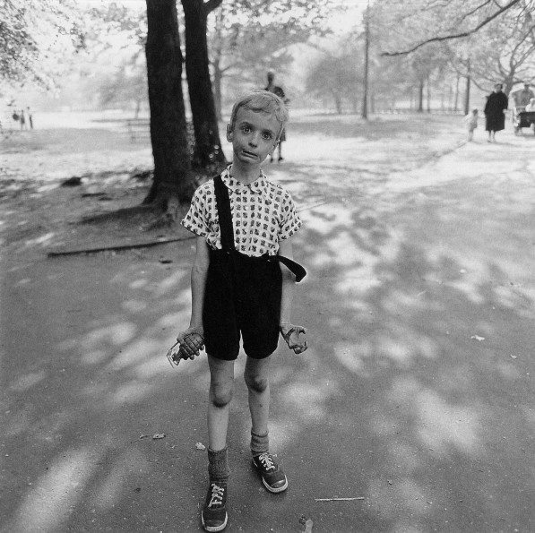 Diane-Arbus-Child-with-Toy-Hand-Grenade-in-Central-Park-New-York-City-1962