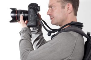 SNAPSNAP: Camera Strap That Counterbalances Camera Weight With Your Backpack