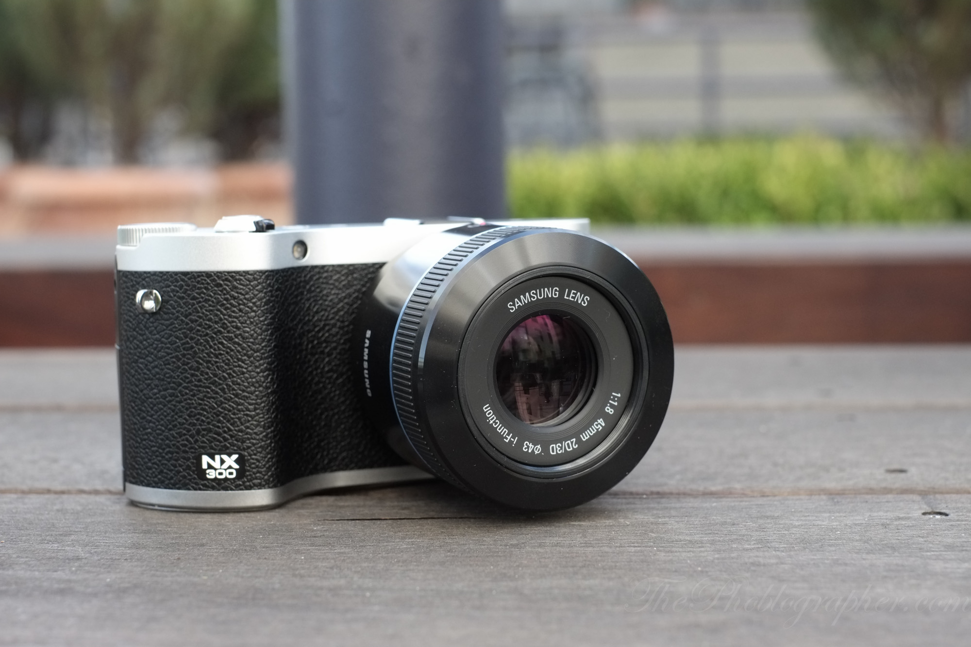 First Impressions: Samsung NX300 and 45mm f1.8 3D