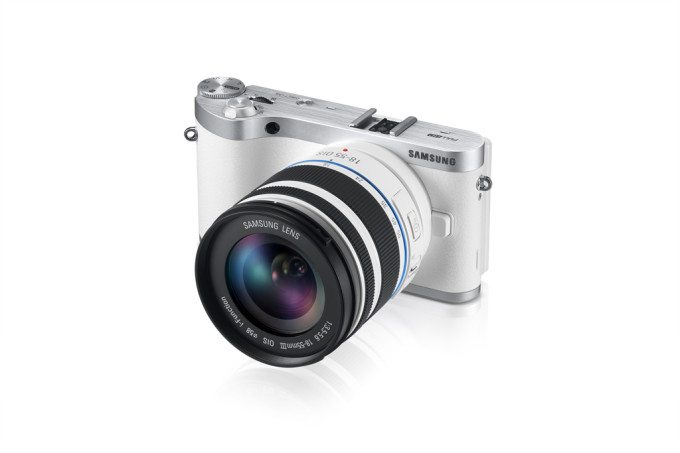 NX300_013_Dynamic08_white