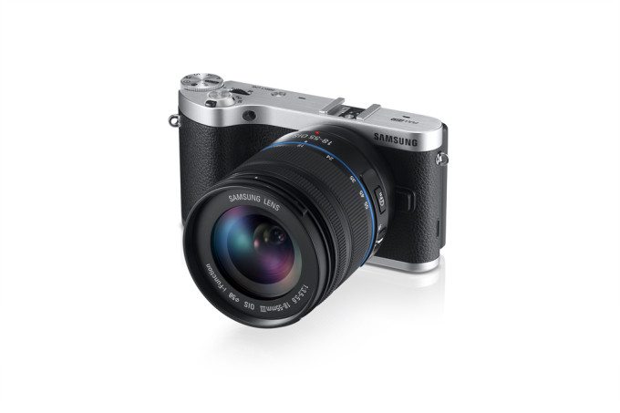 NX300_016_Dynamic09_black
