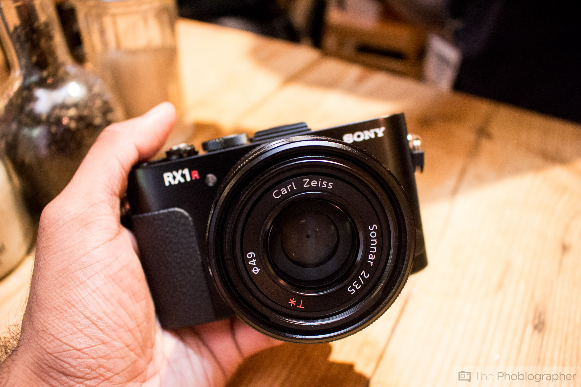 Sony RX2 Reported to Sport a Faster 35mm f1.8 Lens and a Curved Sensor