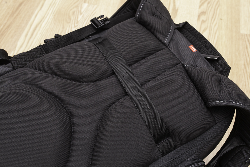 Review: Manfrotto Shoulder Bag 30 - The Phoblographer