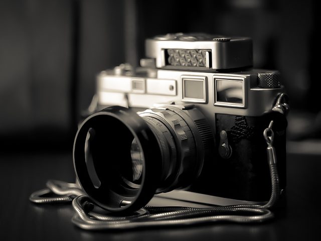 Leica-M3-with-50mm-lens-and-Leicameter