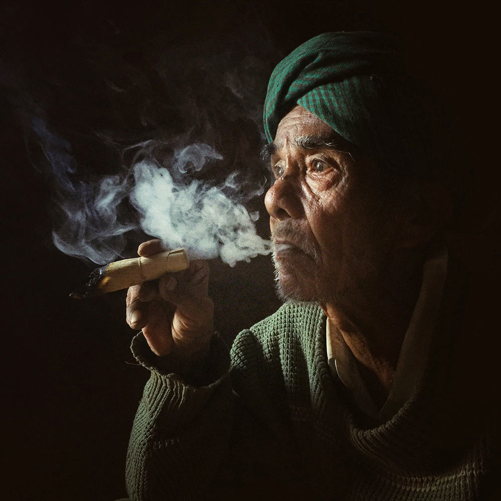 SMOKING OLD MAN by Aung Pyae Soe_Portraits_1stPlace_8513