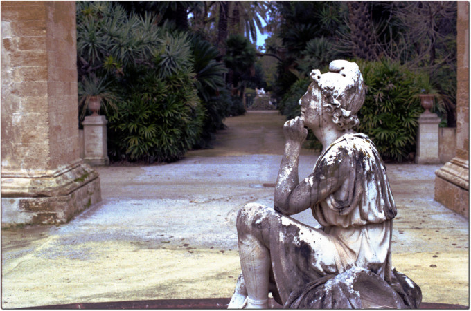 thinking-statue
