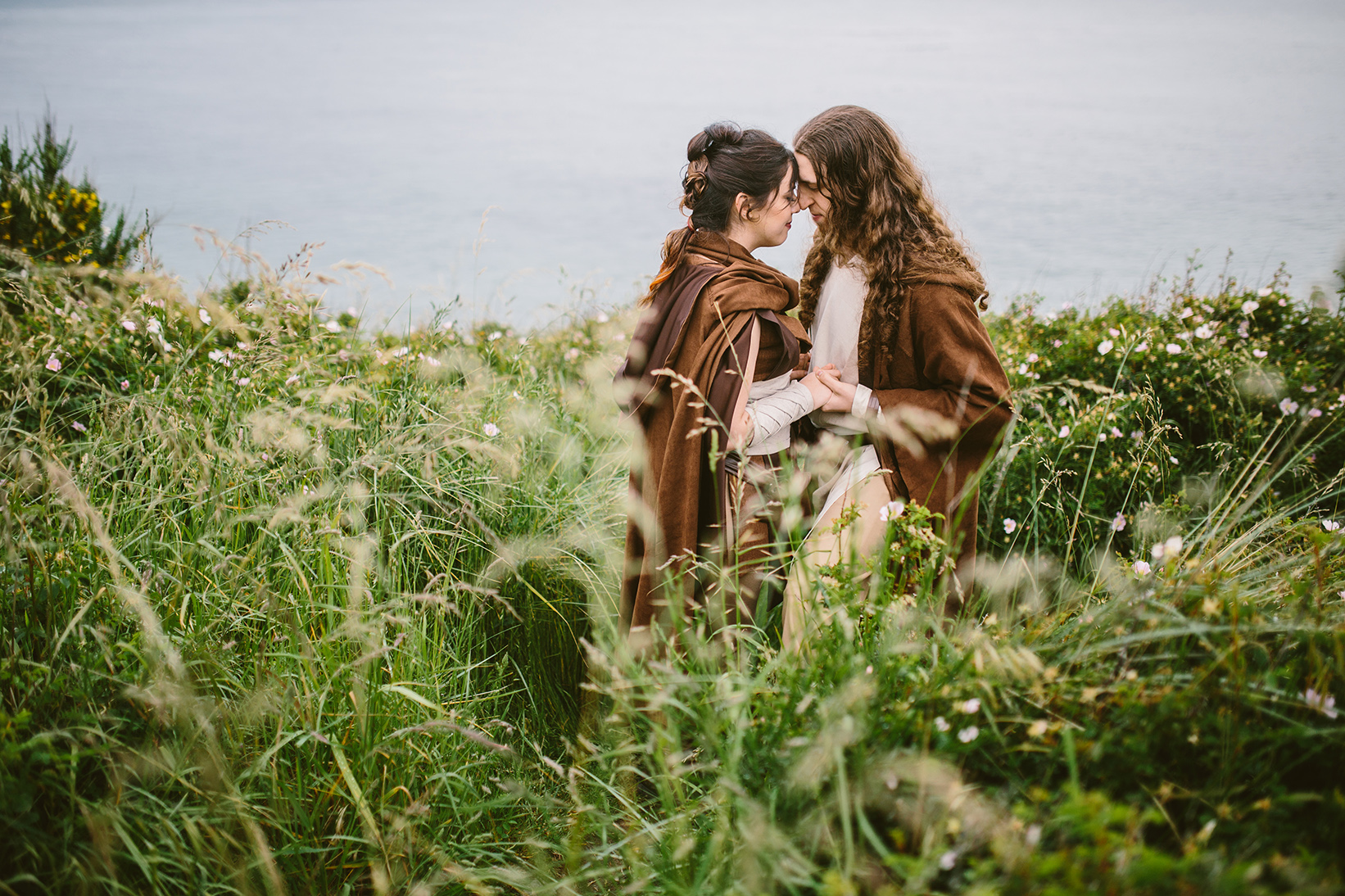 This Couple Got Their Engagement Photos Done Star Wars Style