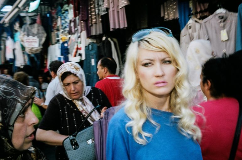 eric-kim-street-photography-istanbul-portra-400-blonde