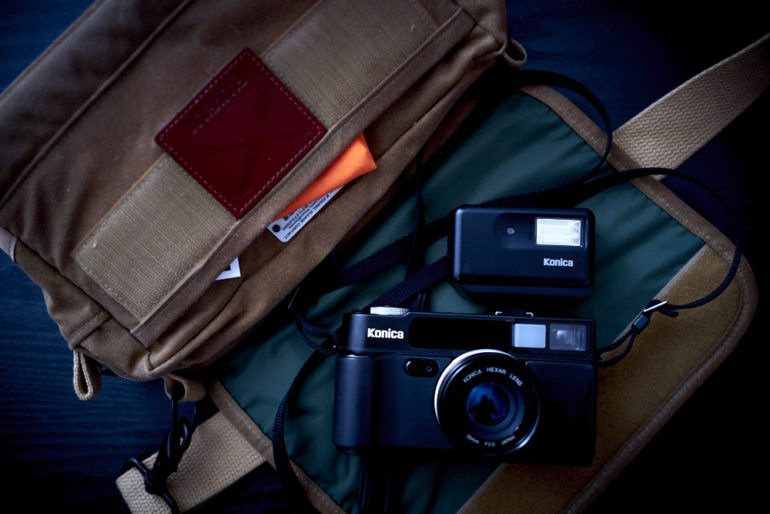 chris-gampat-the-phoblographer-essentials-the-analog-street-photographer-23mm-f2-iso-400-1-125s23fujifilmx-pro1-xf23mmf1-4-r-extras-3