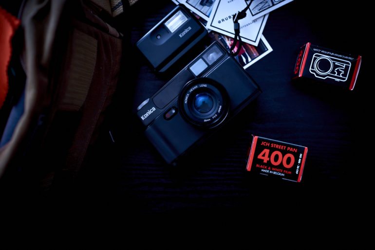 chris-gampat-the-phoblographer-essentials-the-analog-street-photographer-23mm-f2-2-iso-400-1-125s23fujifilmx-pro1-xf23mmf1-4-r-extras-1