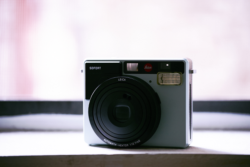 Instant Film Camera Review: Leica Sofort (Fujifilm Instax Mini)