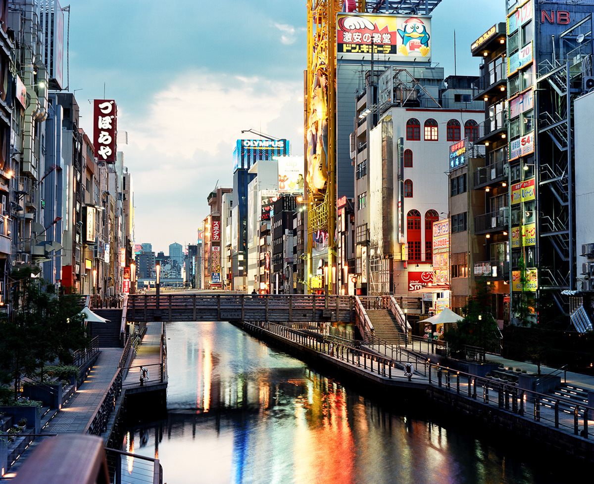 Reza Bassiri Captures Osaka’s Glow with Kodak Portra