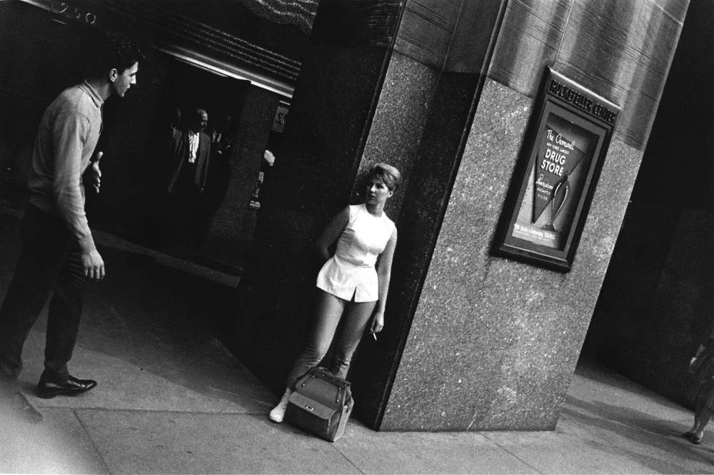 5 Garry Winogrand Street Photography Composition Lessons