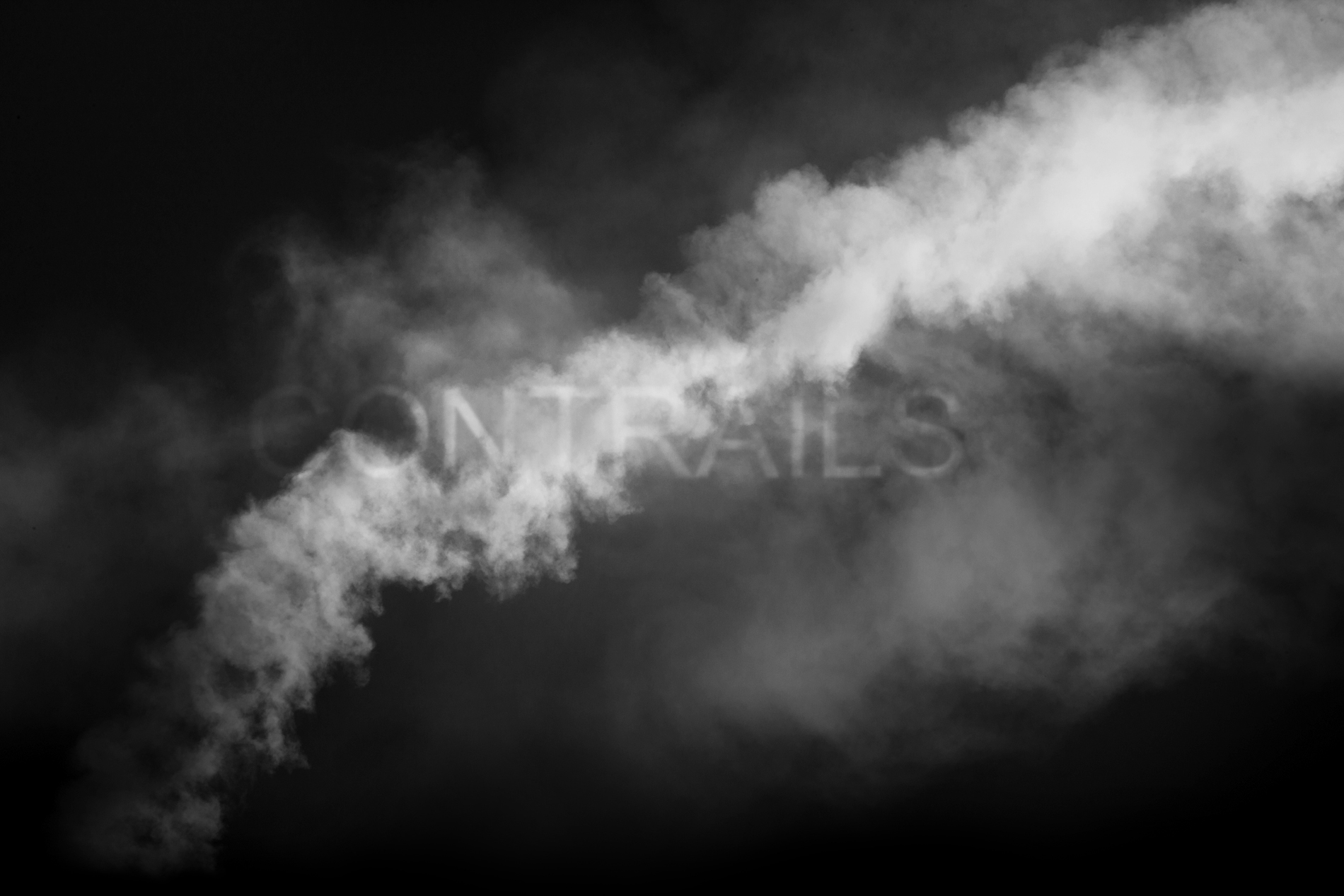 Tom Leighton’s Contrails Explores the Concept of Drawing with Smoke