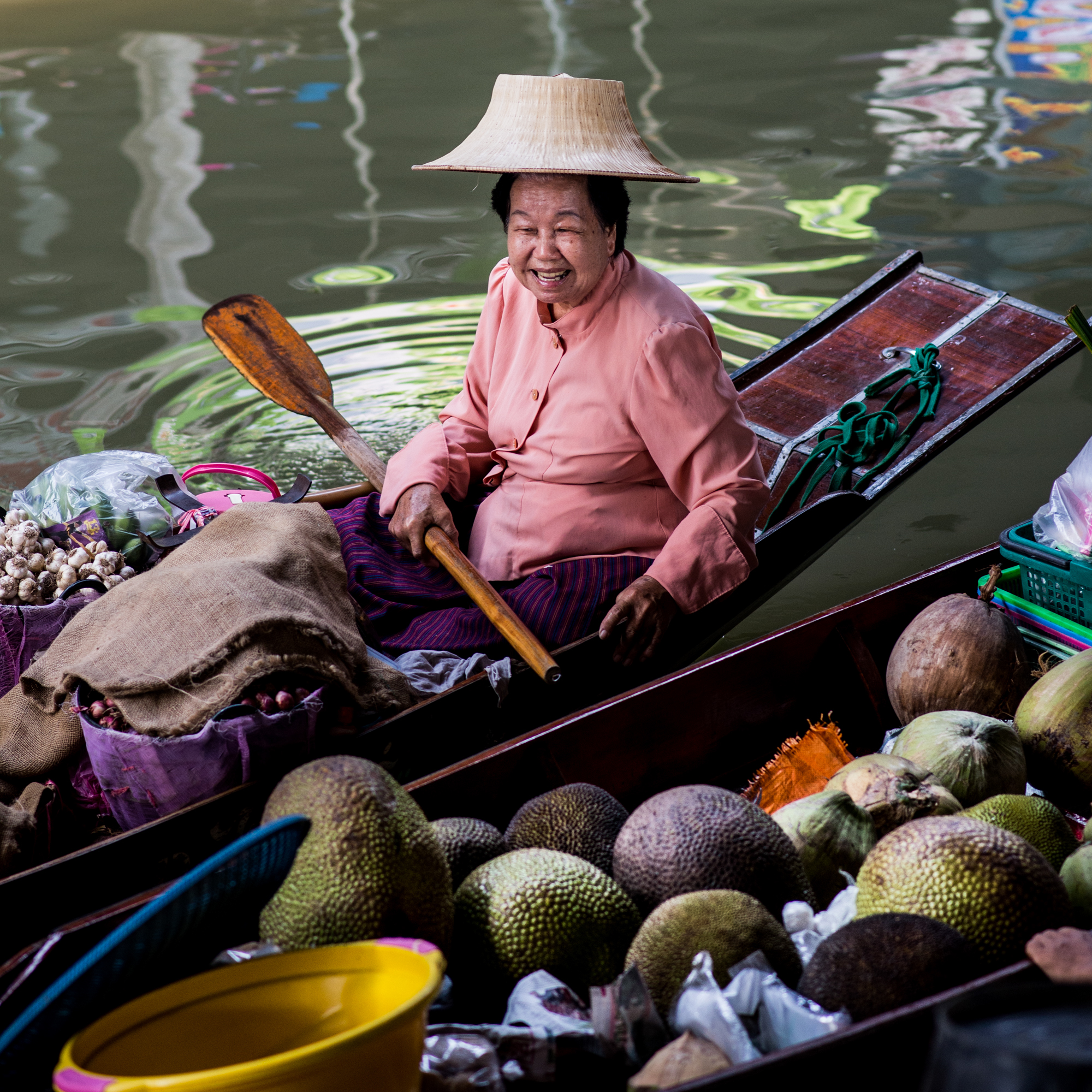 Skander Khlif Captures Fascinating Scenes From Thailand’s Floating Markets