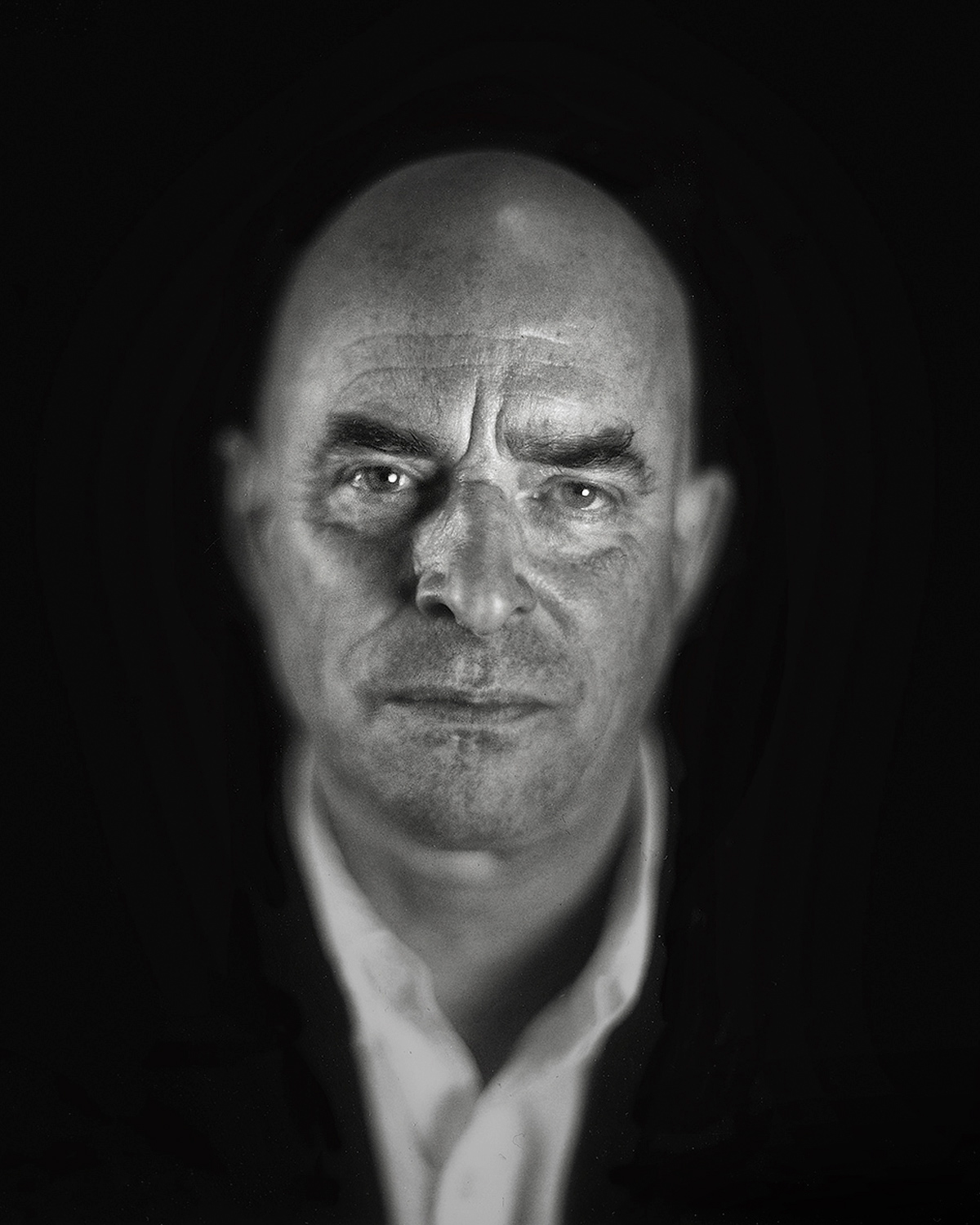 Dramatic Black and White 4×5 Portraits by Andy Lee