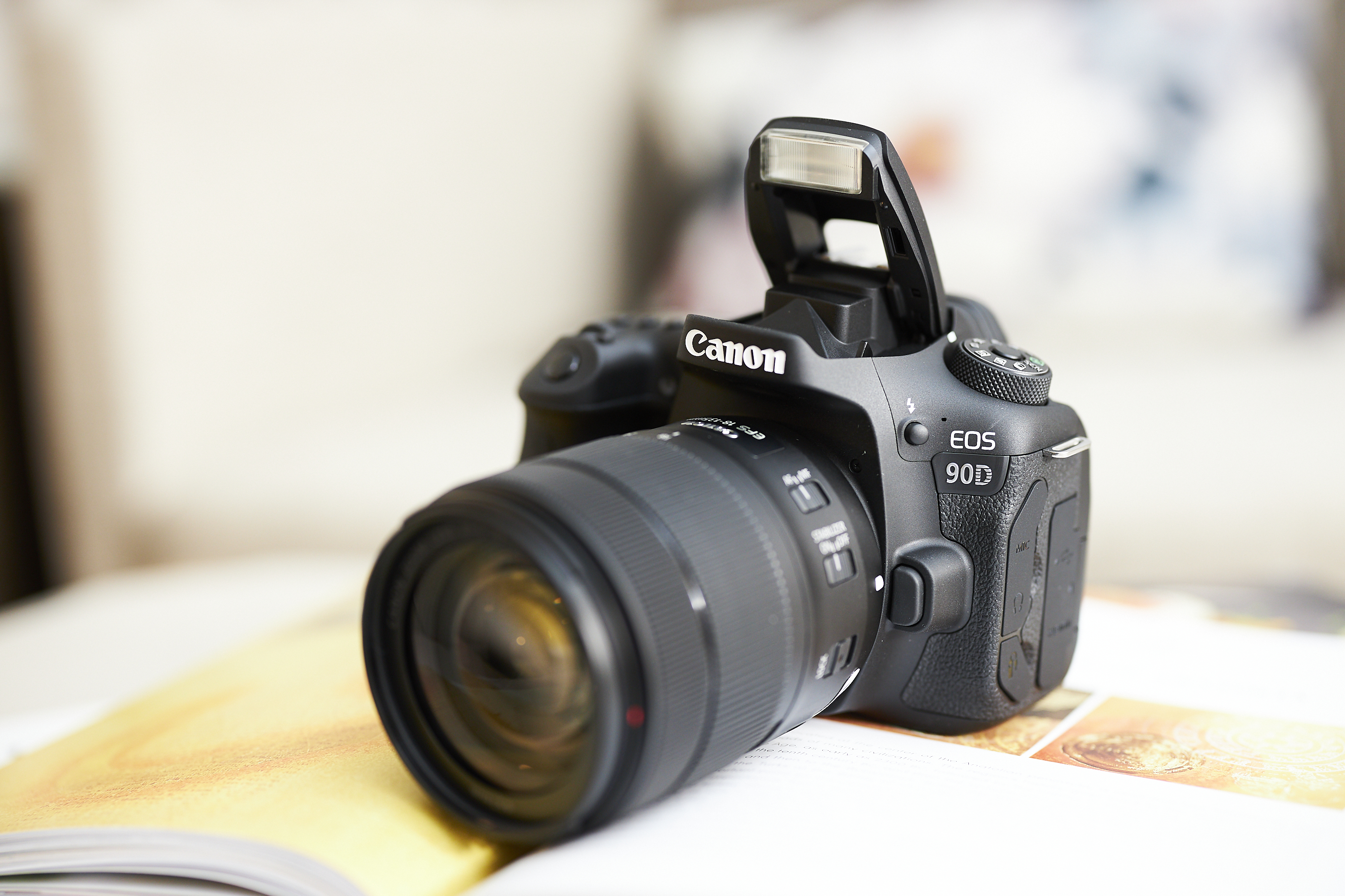 bibliotheek Oprichter Vormen First Impressions: Canon EOS 90D (Yes, a New APS-C DSLR)