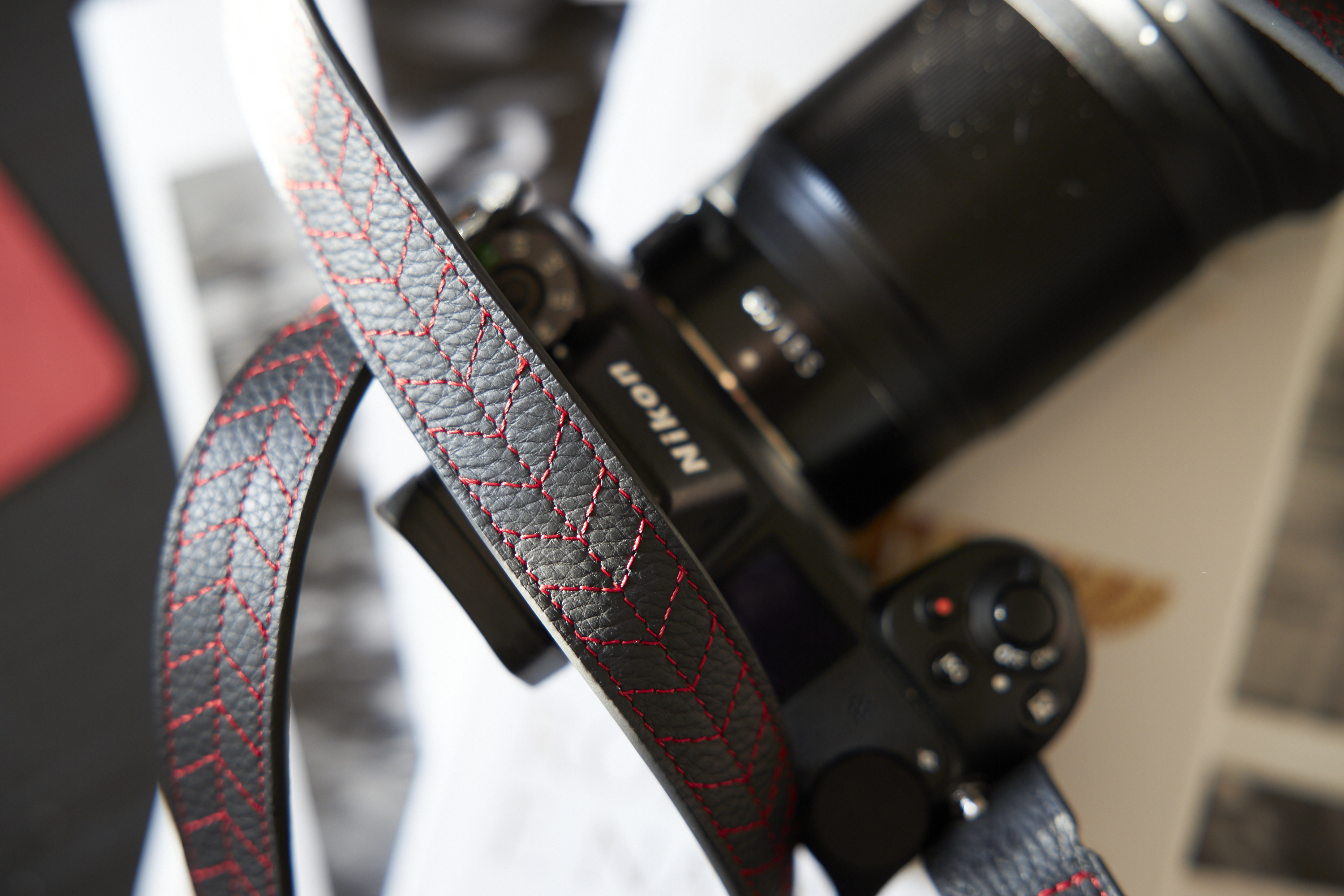 Chris Gampat The Phoblographer Vi Vante Treads Classic camera strap review product Images 2.81-30s400 1