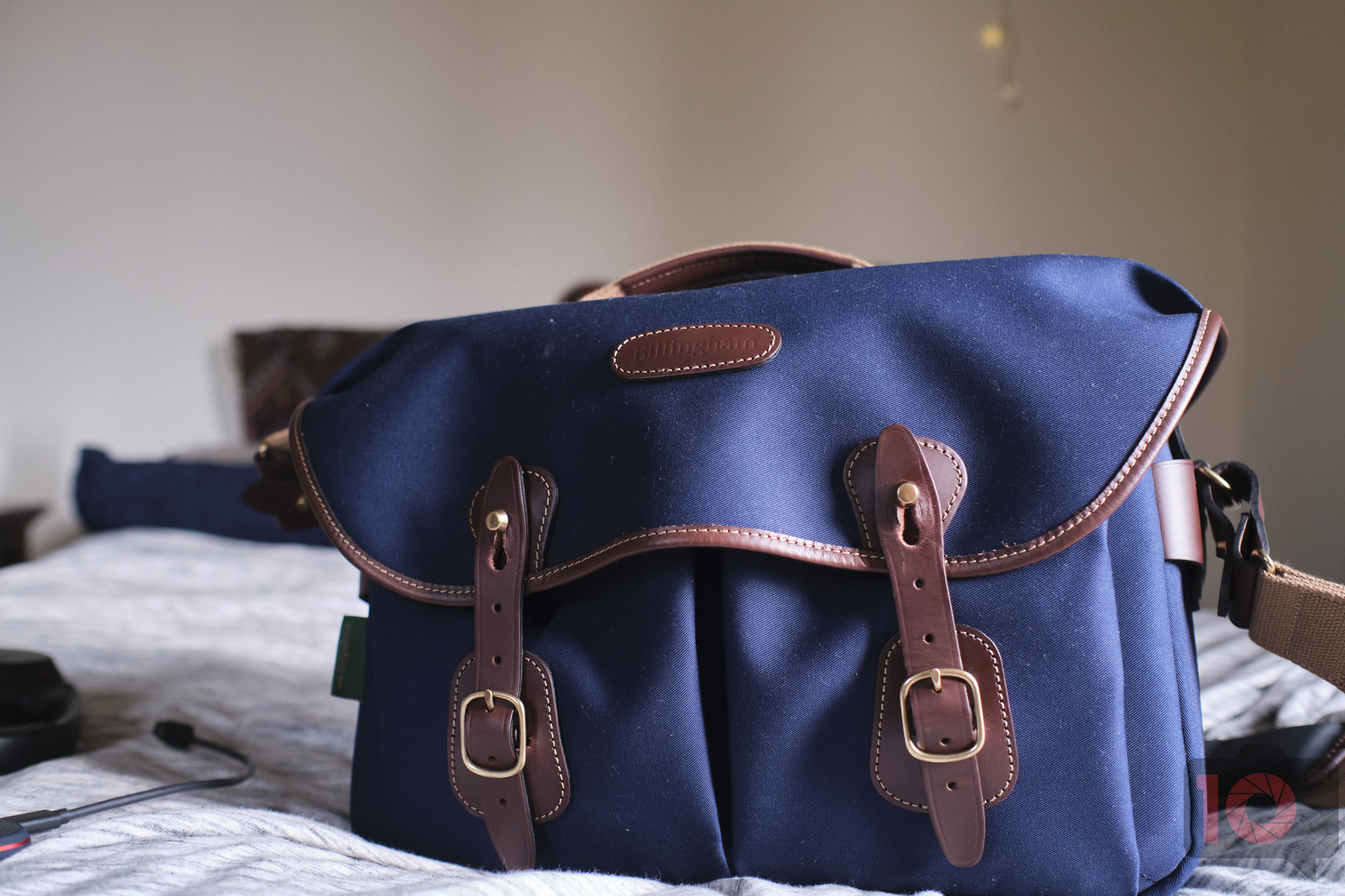 Chris Gampat The Phoblographer Hadley One in Navy and Brown review product images 2.81-125s1600