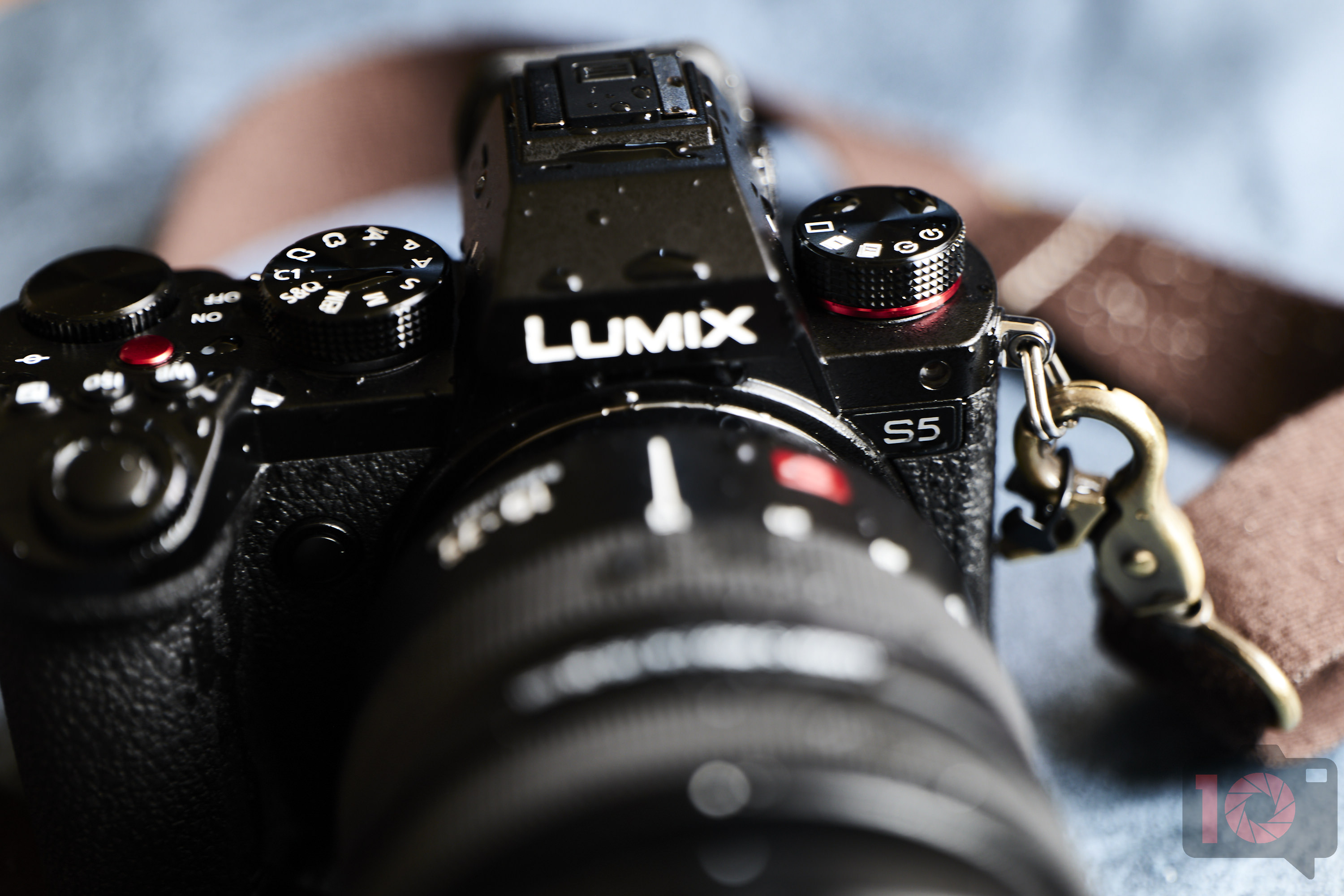 Chris Gampat The Phoblographer Panasonic S5 review product images 2.81-15s400