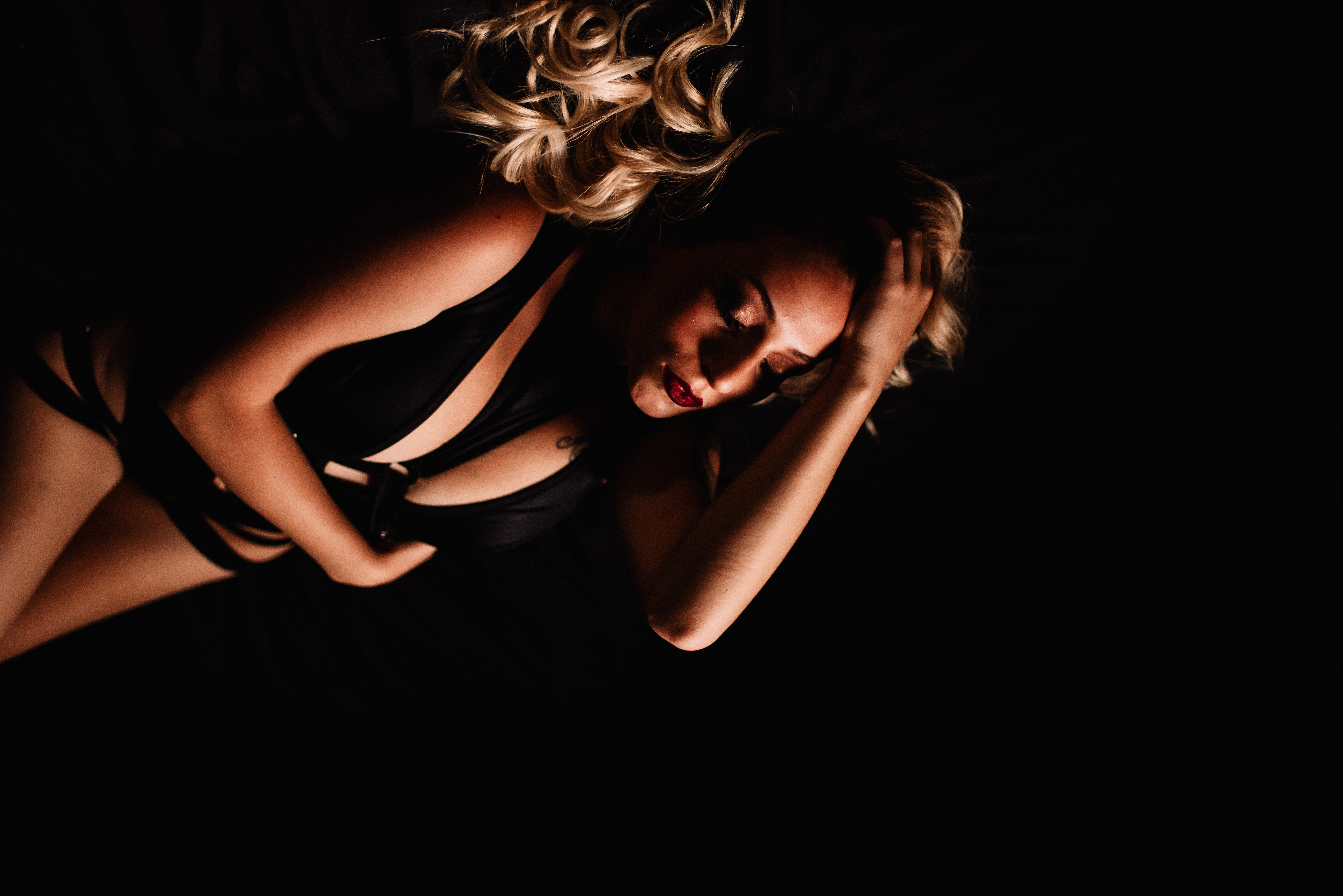 7 Great Boudoir Photographers Share How They Get Perfect Shots - cover