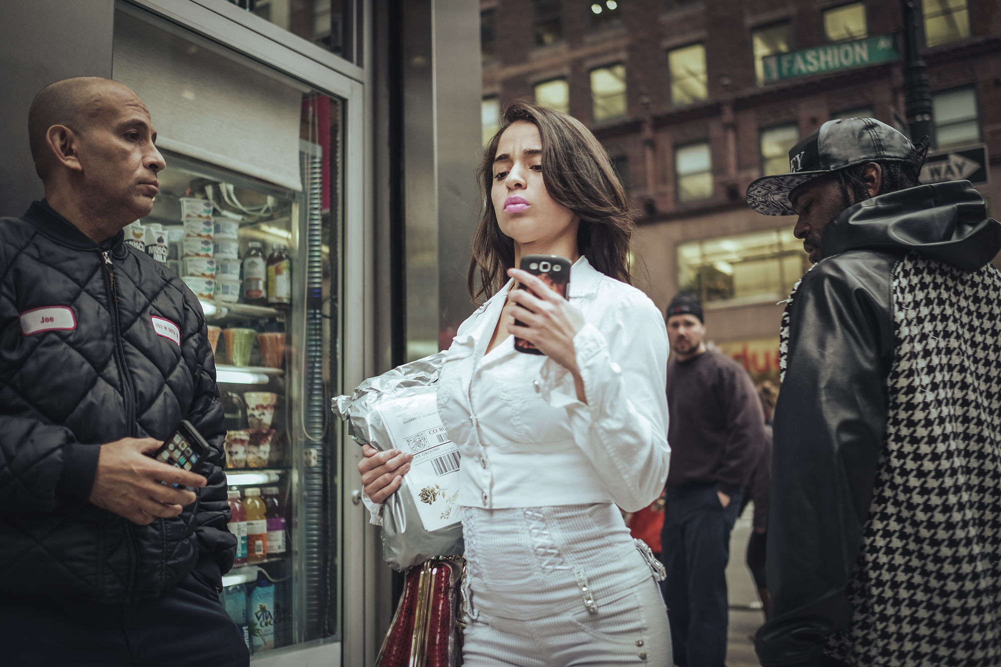 How Omar Z Robles Made $200,000 from Street Photography