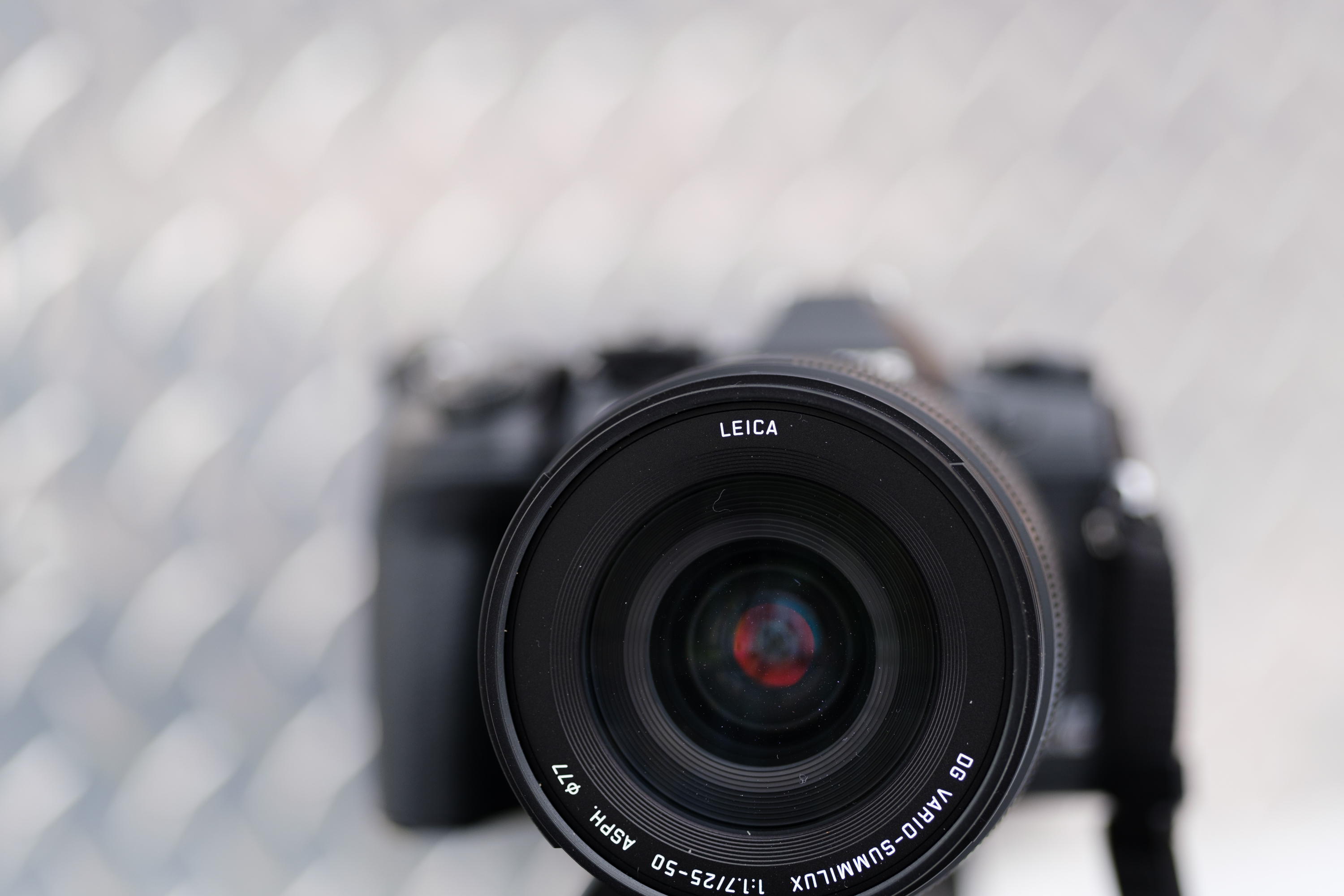 Magic Bokeh, Beautiful Build: Panasonic Leica 25-50mm F1.7 Review