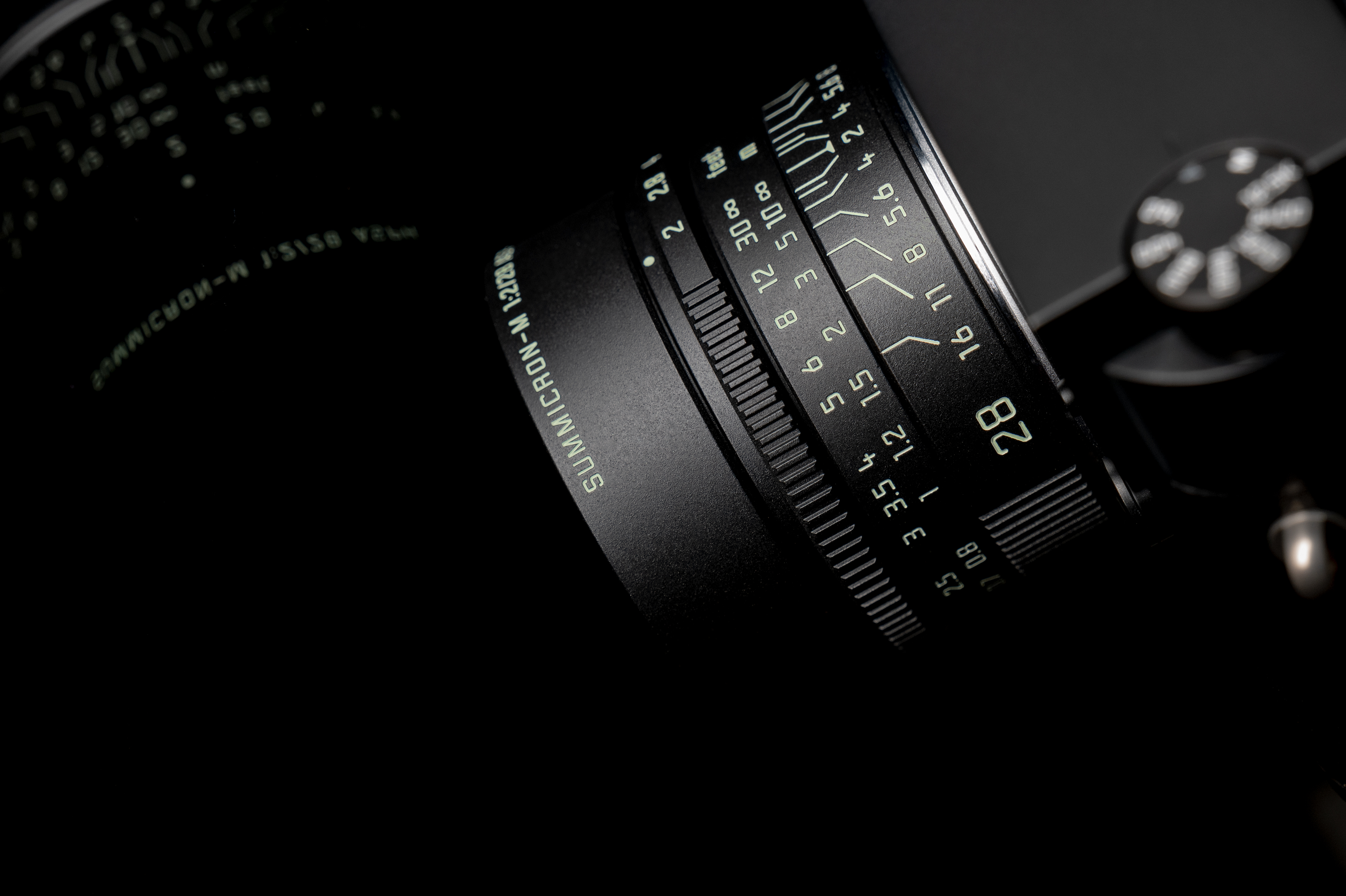 The Leica 28mm F2 Matte Black Is Beautiful Inside and Out