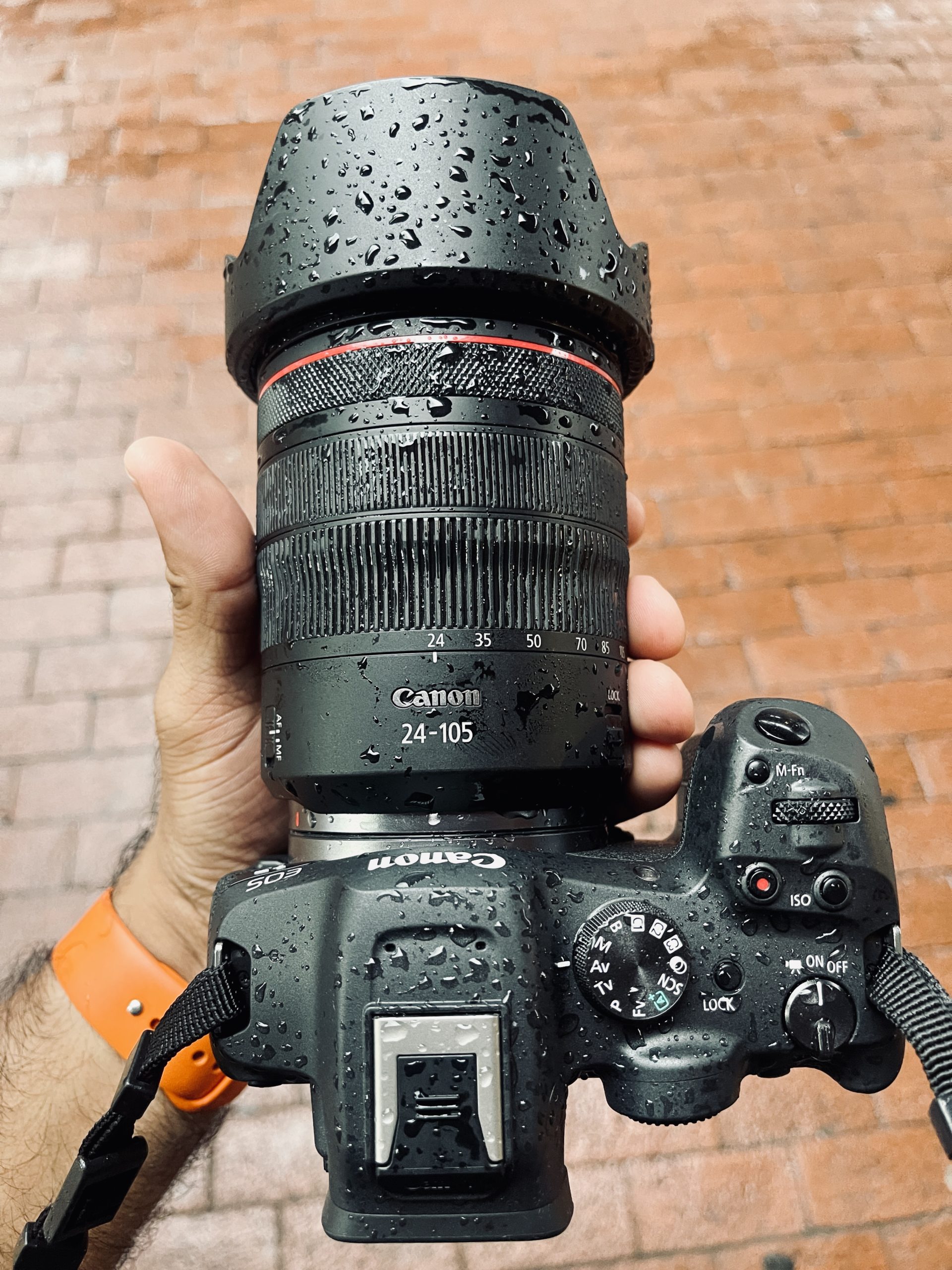 Chris Gampat The Phoblographer Canon EOS R7 review build quality1