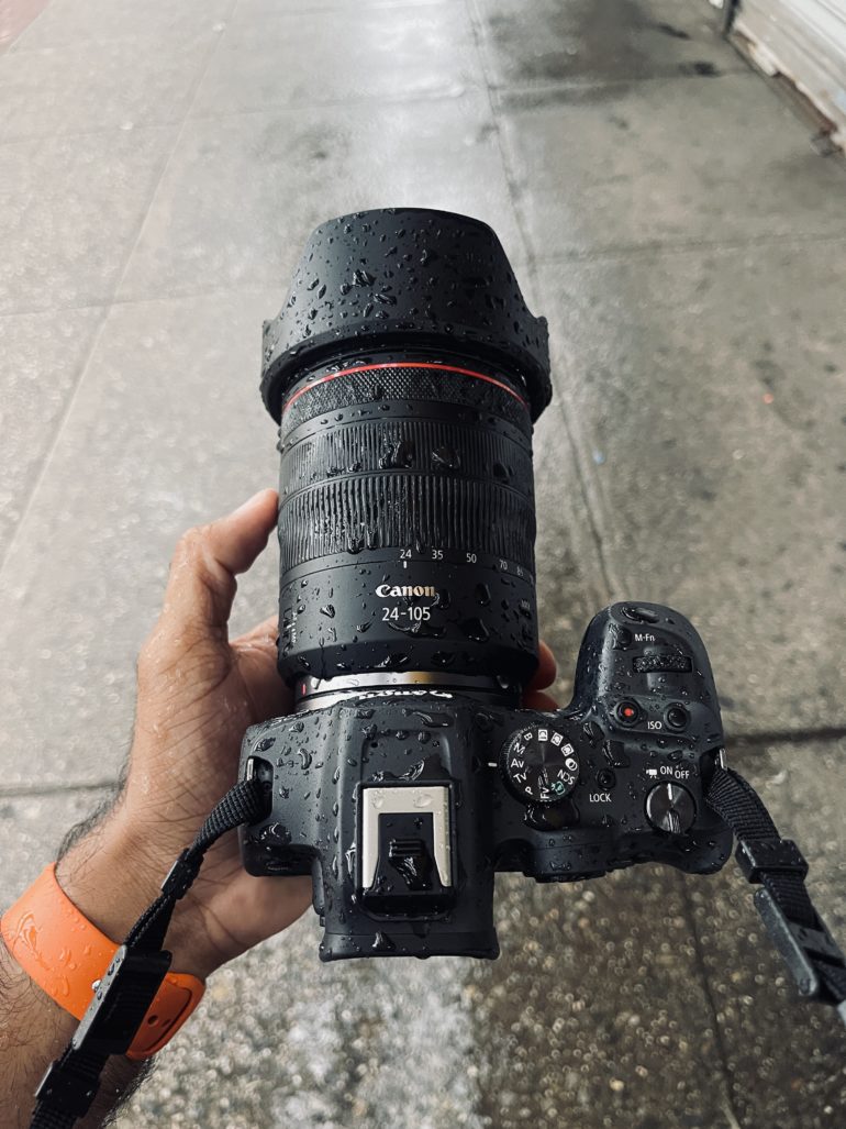 Chris Gampat The Phoblographer Canon EOS R7 review build quality2