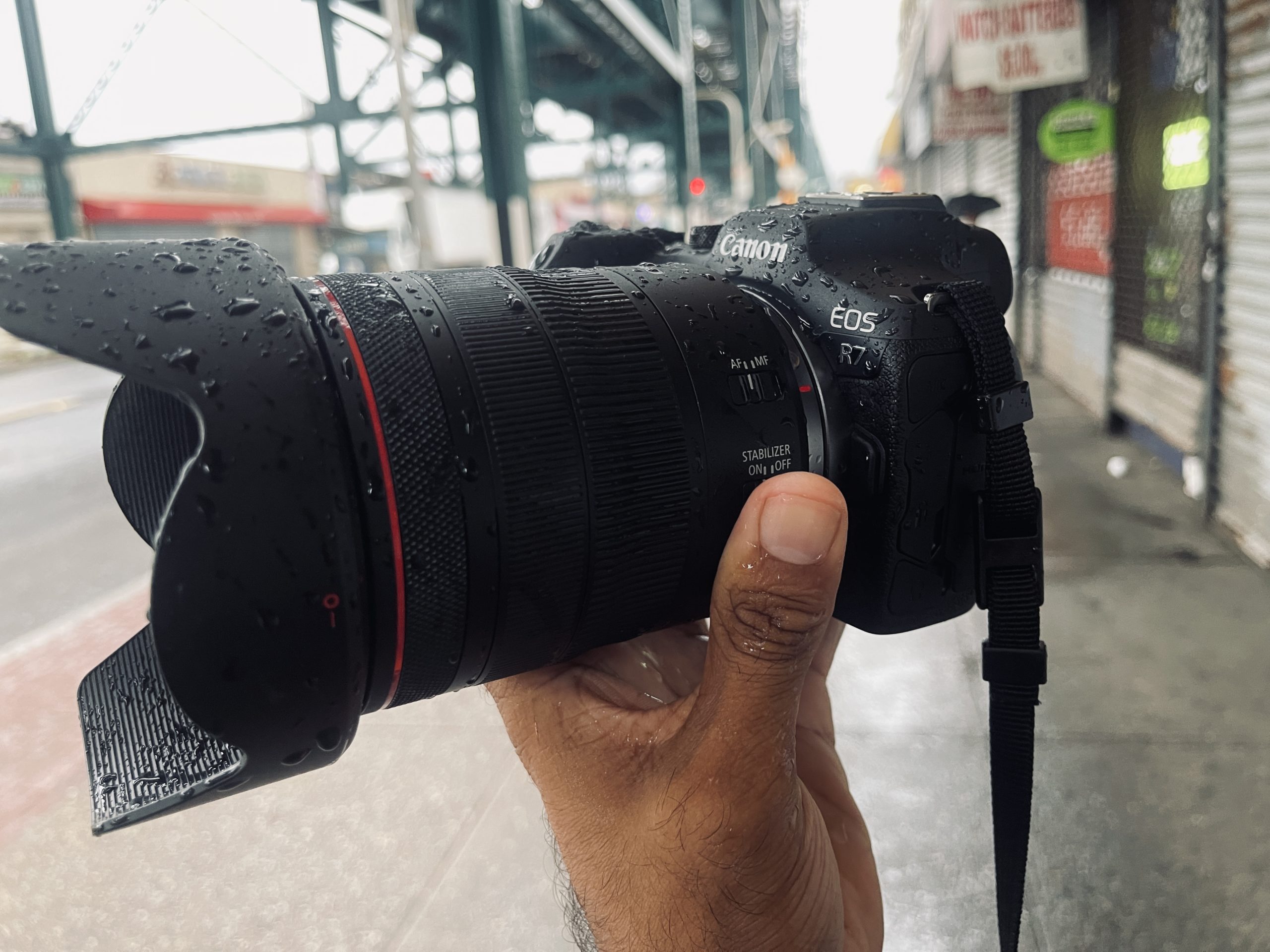 Chris Gampat The Phoblographer Canon EOS R7 review build quality3