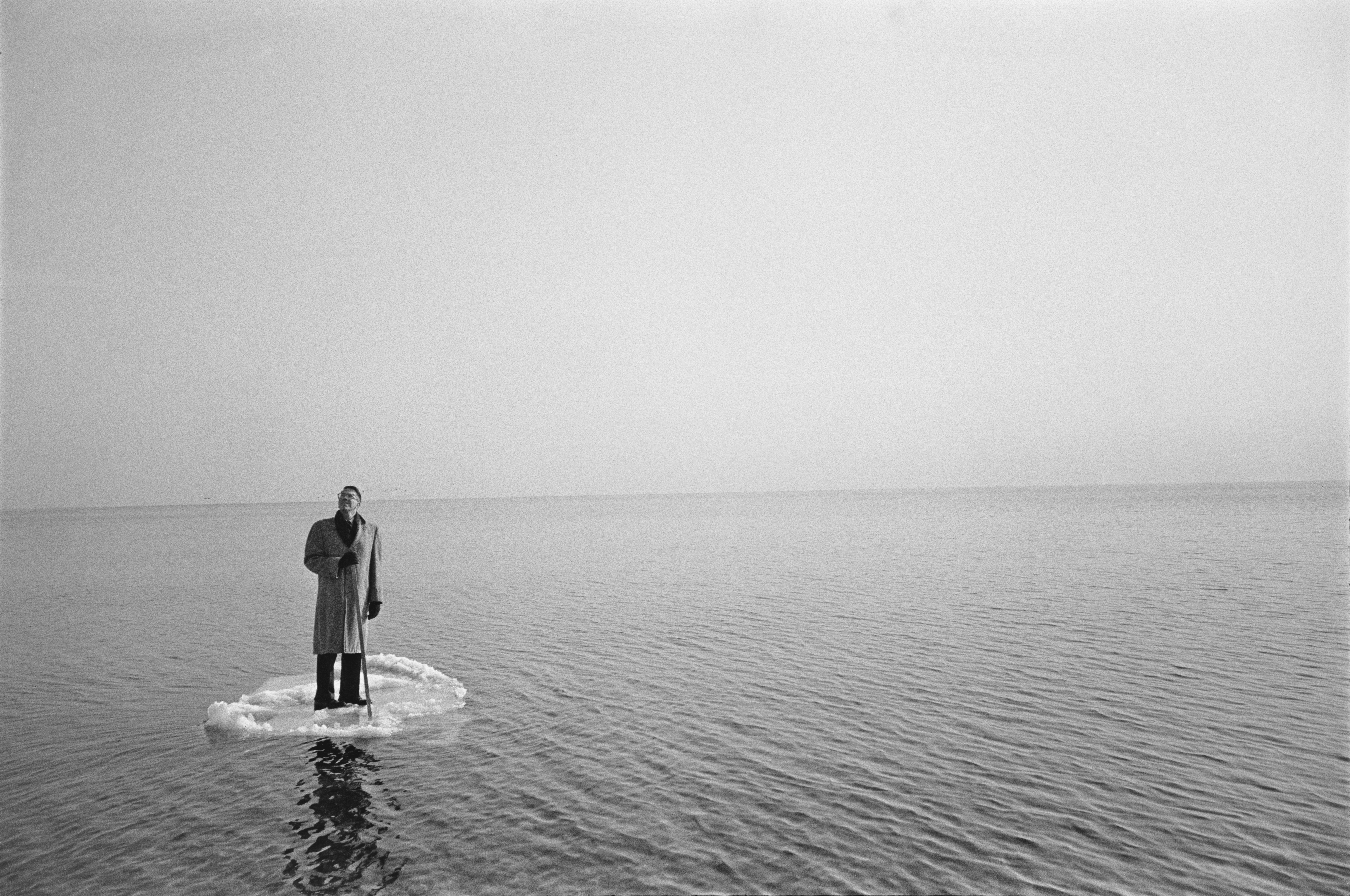 For-below-question-4-Man-on-Iceberg-Lake-Ontario-1964-photo-by-Steve-Schapiro
