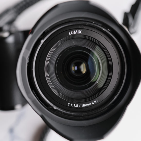 Chris Gampat The Phoblographer Panasonic 18mm f1.8 product images review 21-160s400 2