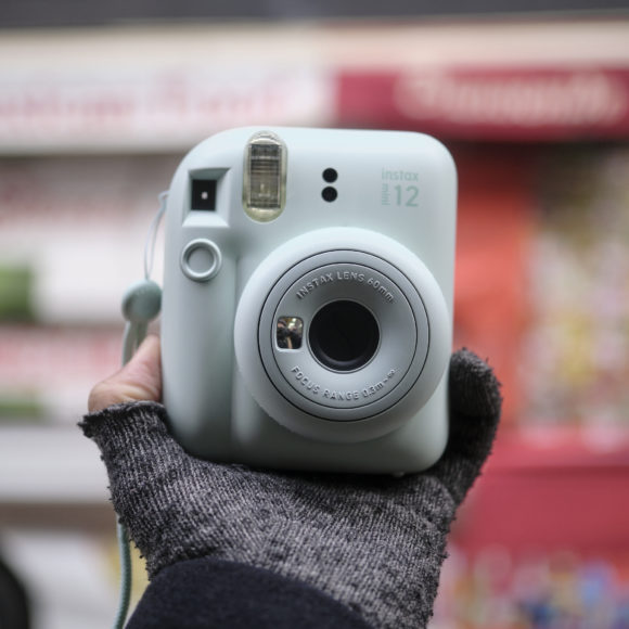 Chris Gampat The Phoblographer Fujifilm Instax Mini 12 review product images 1.41-1000s320