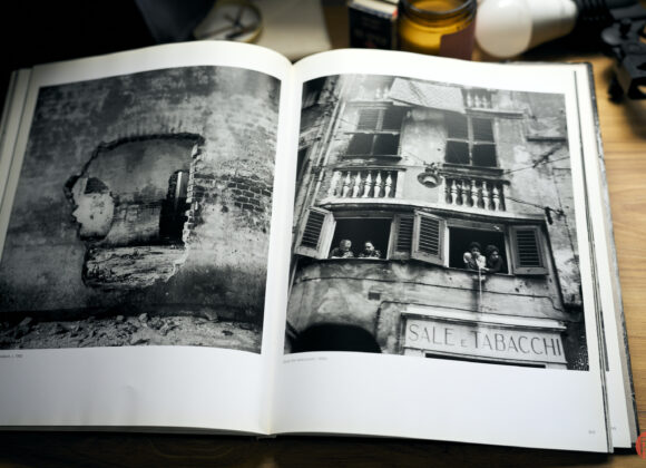 Chris Gampat The Phoblographer A Maverick Eye The Street Photography of John Deakin book review 2.81-500s400