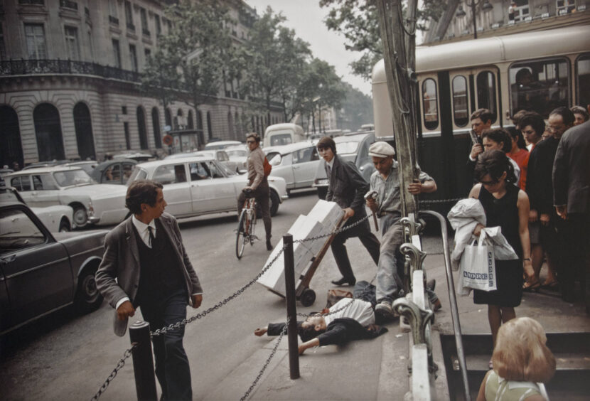 Joel Meyerowitz for the Phoblographer Paris, France, 1967, Joel Meyerowitz (c) Joel Meyerowitz, image courtesy Huxley-Parlour, London and Howard Greenberg, NY