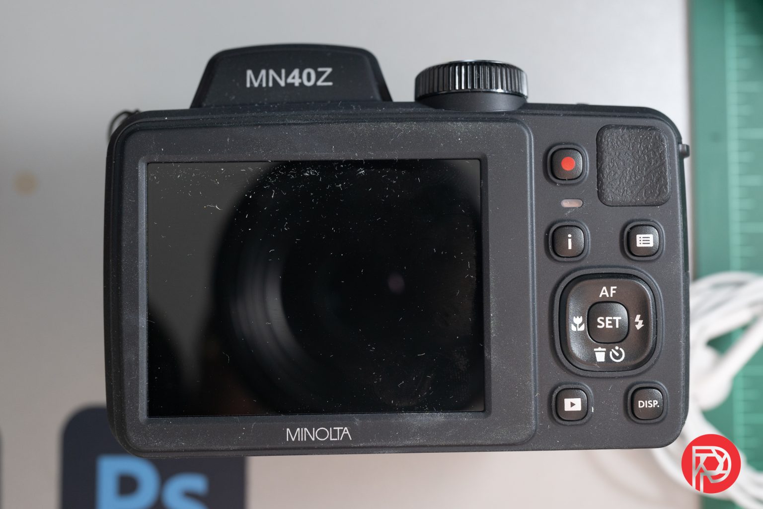 Minolta MN40Z Review: The Anti-Professional Camera